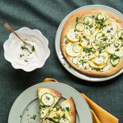 Pizza met courgette en citroenricotta