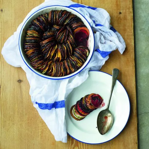 Tian van bieten, zoete aardappel en courgette