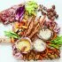 Recept Alpenplank: spek-sesamstengels, gesmolten kaas, groentefrites