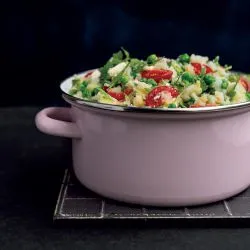 Tip: Stamppot met doperwten, kerstomaat, rucola en feta