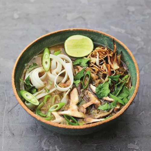 Pho met shiitake en krokante prei