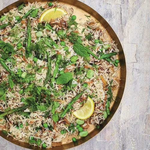 Voorjaarspilav met asperges, venkel en doperwten