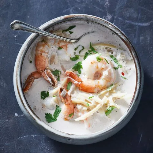 Kokossoep met gamba's en bamboescheuten