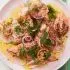 Boterzachte zalm met rode ui en dille