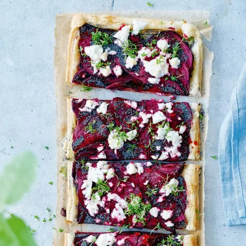 Hartige taart van bietjes, feta, tijm en lamsgehakt