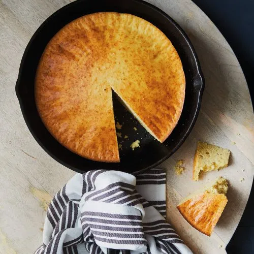Cornbread van de barbecue