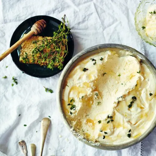 Ricotta-ijs met honing en tijm