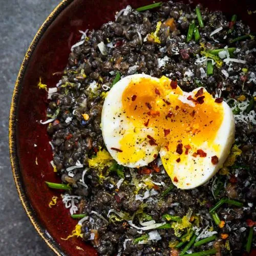 Romige belugalinzen met truffelolie en Parmezaanse kaas