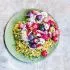 Gebakken radijsjes met labneh en freekeh