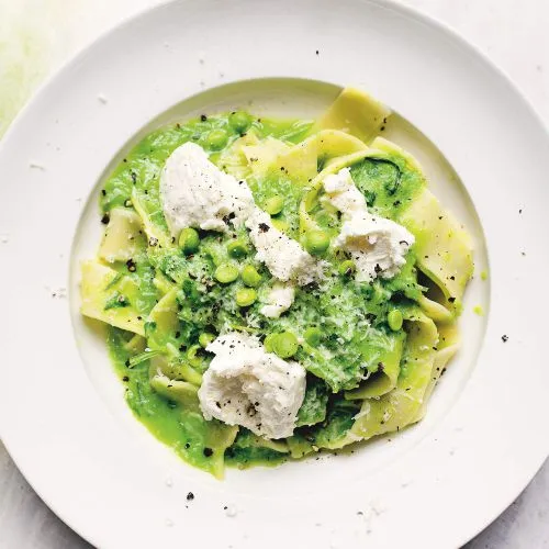 Pappardelle met doperwten en Parmezaanse kaas