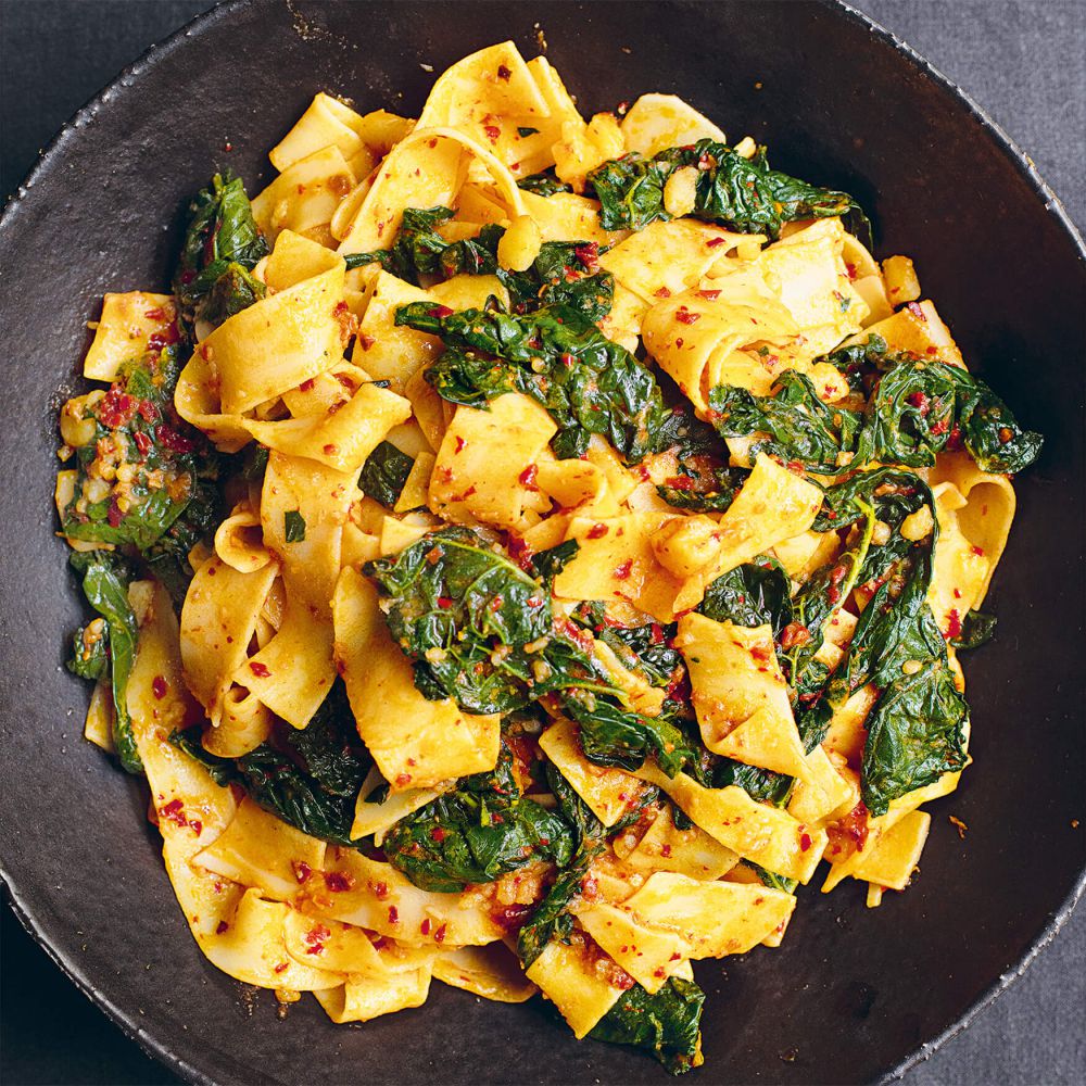 Nigella Lawson pappardelle met cavolo nero en 'nduja recept okoko