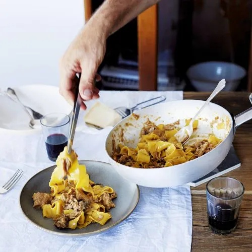 Pappardelle met konijn, olijven en tijmragout