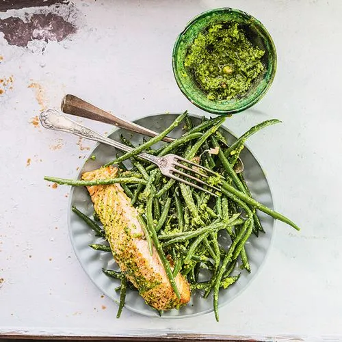 Zalm met hazelnootpesto op haricots verts