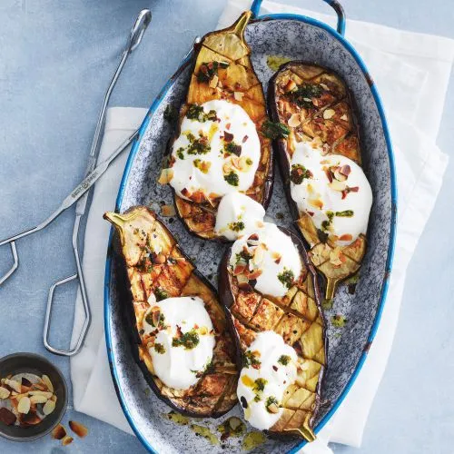 Aubergines uit de oven met yoghurt-muntsaus