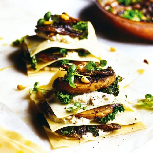 Open lasagne met paddenstoelen, cashewricotta en boerenkool