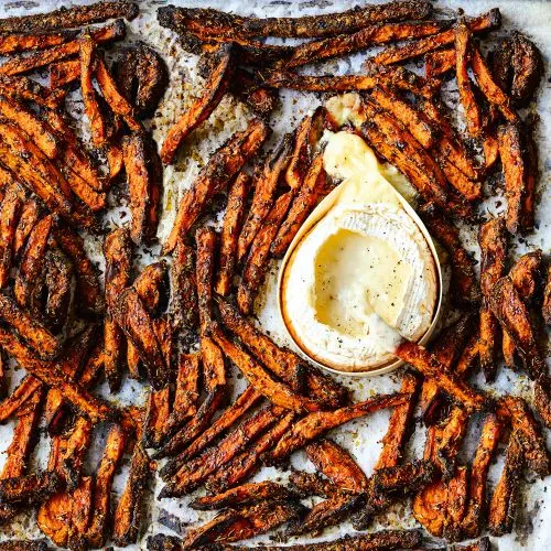 Zoete-aardappelfriet met camembertdip