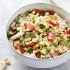 Oosterse kipsalade met cashewnoten en chilisaus
