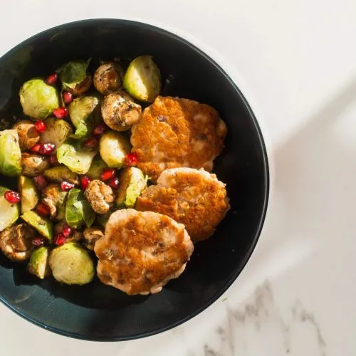 Zalmburgers met ovengroenten