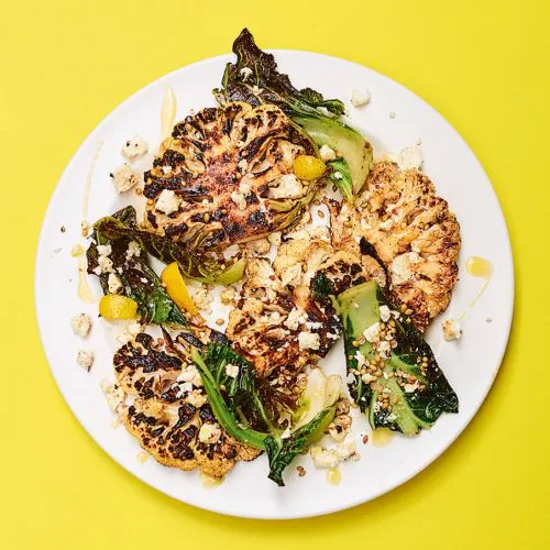 Bloemkoolsteaks met kardemon en pittige citroenfeta