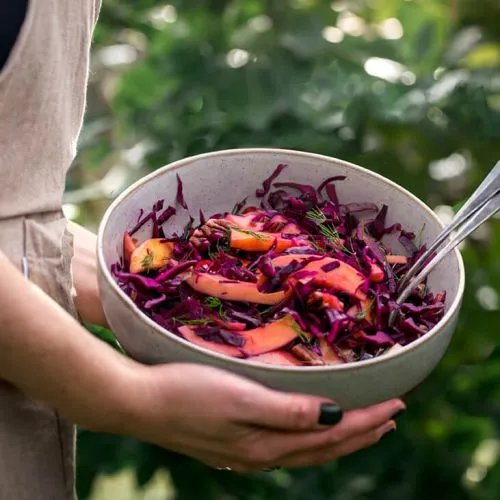 Ingelegde rodekoolsalade met sojadressing