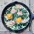 Shakshuka met spinazie en zalm