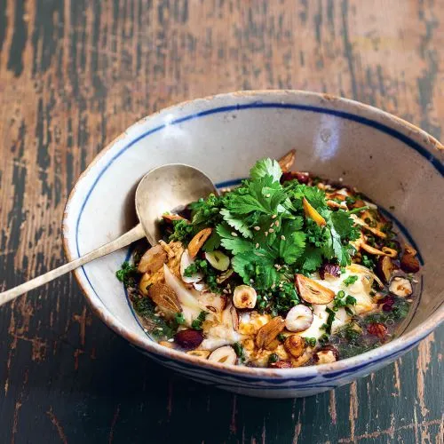 Tofusalade met noten en kruiden