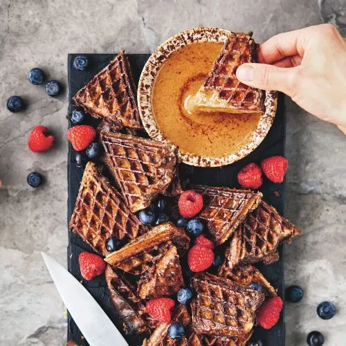 Chocoladewafeltoast met granolapasta
