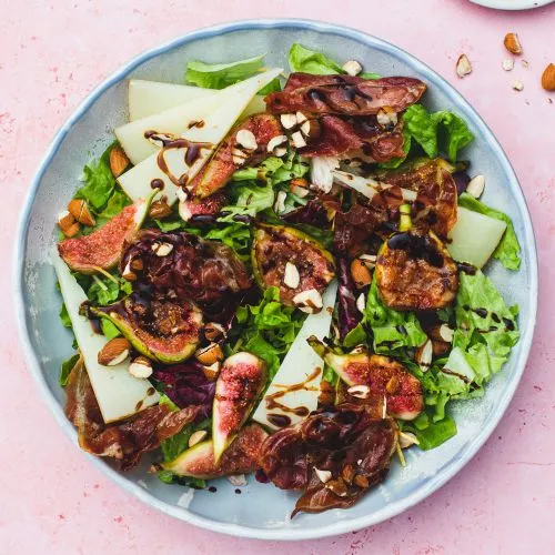 Salade met vijgen, manchego, serranoham en amandelen