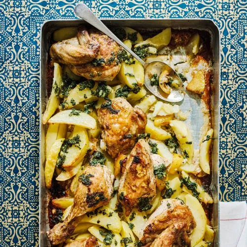 Bakplaat met kip, aardappel en citroenknoflookdressing