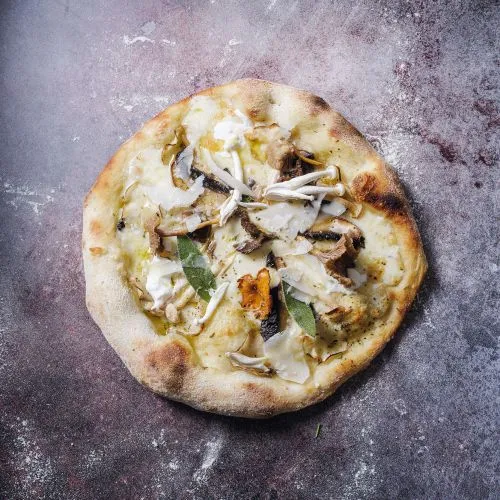Pizza met pastinaak, aardpeer en boschampignons