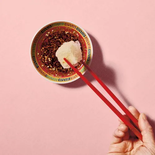 Gefrituurde tofu met knoflook-sesamsaus