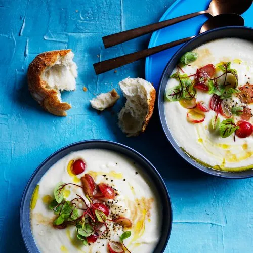 Ajo blanco met bloemkool en amandelen