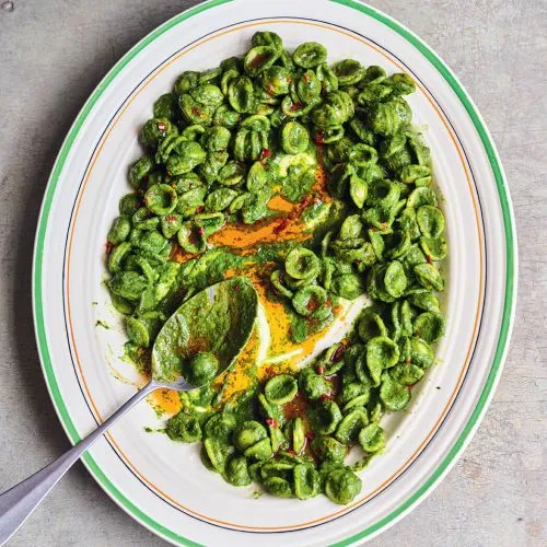 Orecchiette met miso-boter-groentesaus