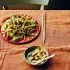 Caesarsalade met kip en ramennoedels