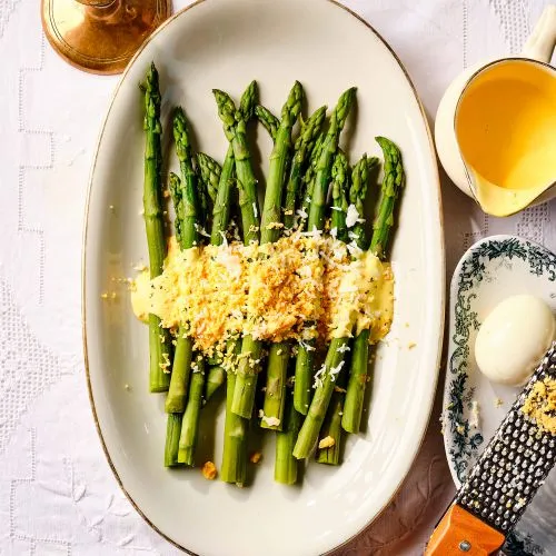 Groene asperges met saffraanaioli