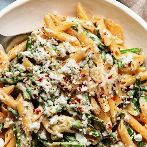 Penne met feta en asperges