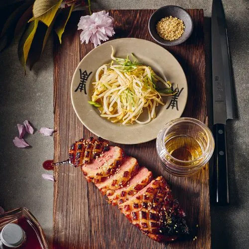 Gegrilde eendenborst met taugésalade