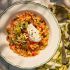 Paprika-orzo met citroenricotta, olijven en dille