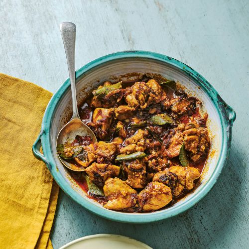 Pittige kipmasala met gebakken uien, venkelzaad en chili