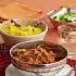 Indiase curry met rijst en komkommer raïta