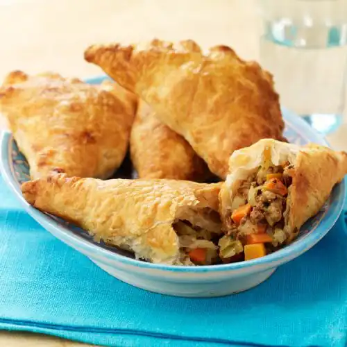 Pasteitjes gevuld met vegetarisch gehakt, meiknol en wortel