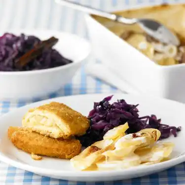 Rodekool met gegratineerde aardappelen en Fruitfilets