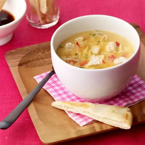 Thaise kokossoep met Chinese kool, taugé en tofu