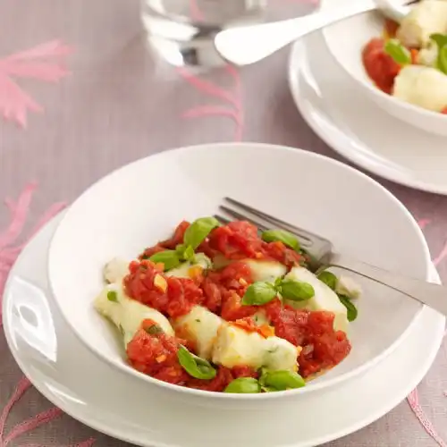 Tofu-gnocchi met tomatensaus