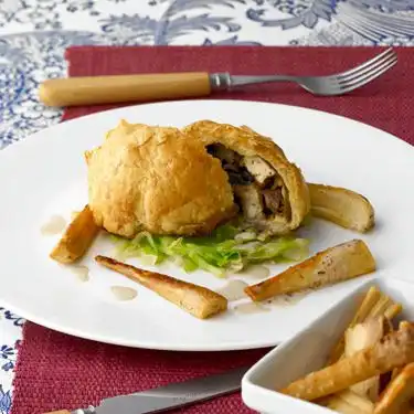 Wellingtons met geroosterde pastinaak en groene kool