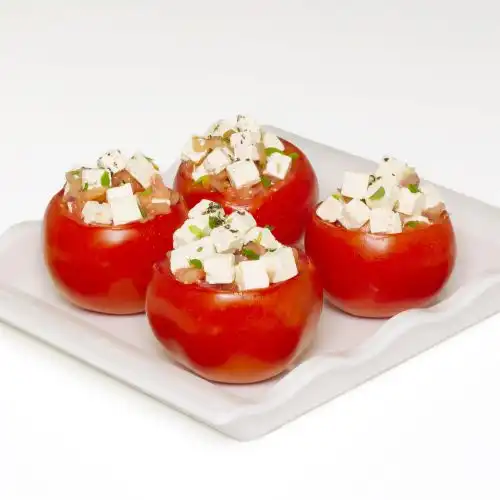 Mediterrane stijl gevulde tomaten