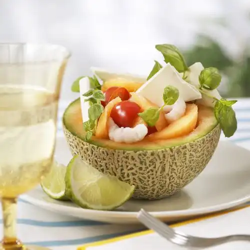 Meloensalade met garnalen en kerstomaatjes