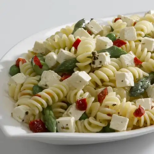 Pastasalade met kerstomaatjes