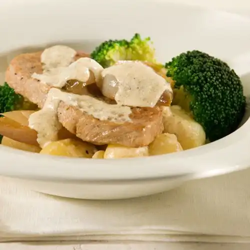 Broccoli met krieltjes en hamlappen in sjalottensaus