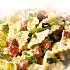Farfalle met courgette, bosuitjes, paprika en salami